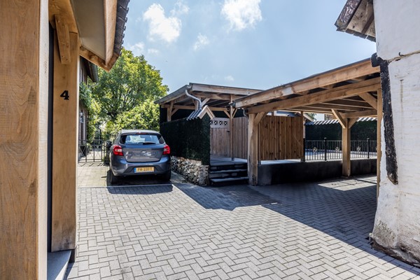 Foto - Te koop: Een woning voor de toekomst met een energielabel van A+++ met een multifunctionele ruimte      (ca 25 m2) en tuin met eiken overkapping en grote eiken carport in het Heuvelland.